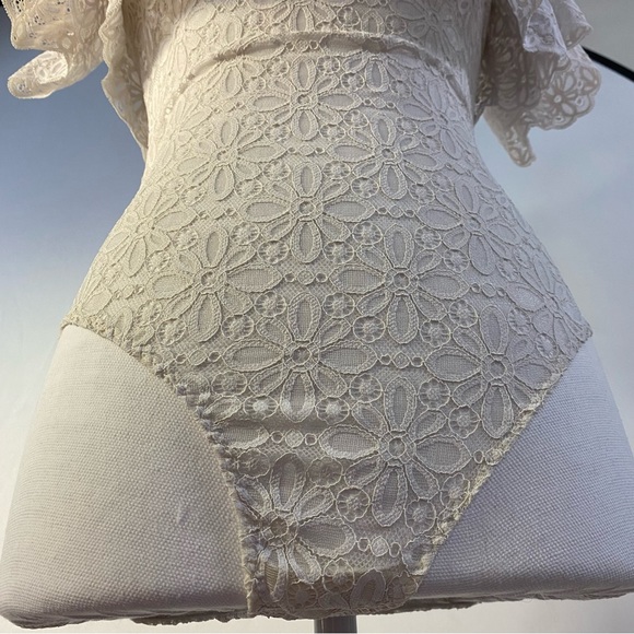 Victoria secret XS Very Sexy Off-the-shoulder flower detail Lace Bodysuit - Picture 13 of 16